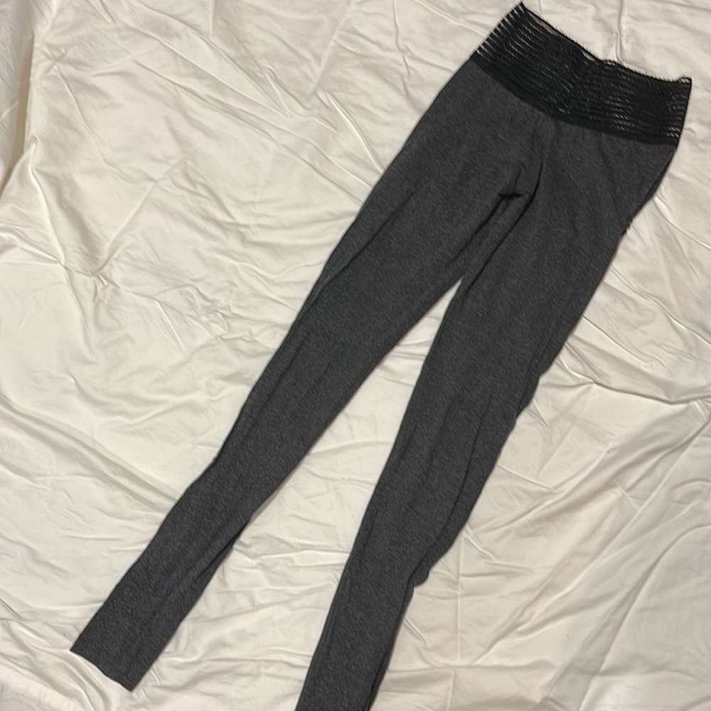 AUTHENTIC Cute BOOTY Lounge Leggings - *SOLD OUT* Charcoal and Black Sz S - Picture 5 of 9